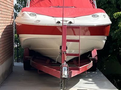 2006 Monterey Explorer 233 Boat - Mercruiser Bravo 3, 6.2L GM, 11-Person, Wakeboard Tower