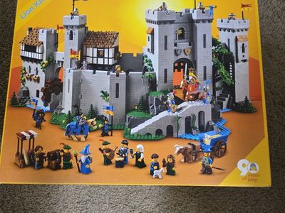 LEGO 10305 Lion Knights Castle New Sealed