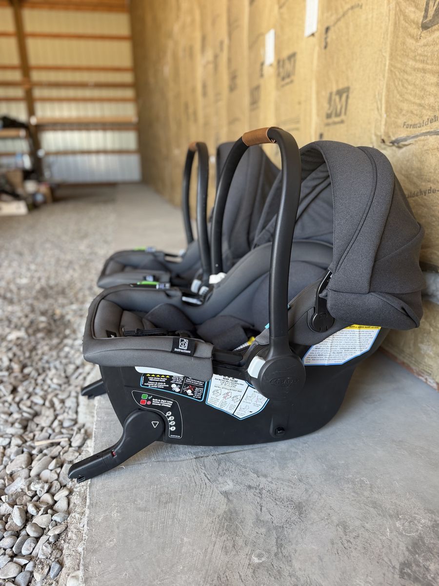 Graco SnugRide SnugFit 35 Infant Car Seat - Grey, Adjustable Base