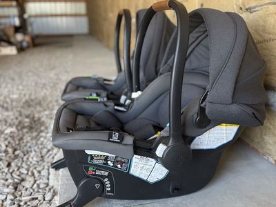 Graco SnugRide SnugFit 35 Infant Car Seat - Grey, Adjustable Base