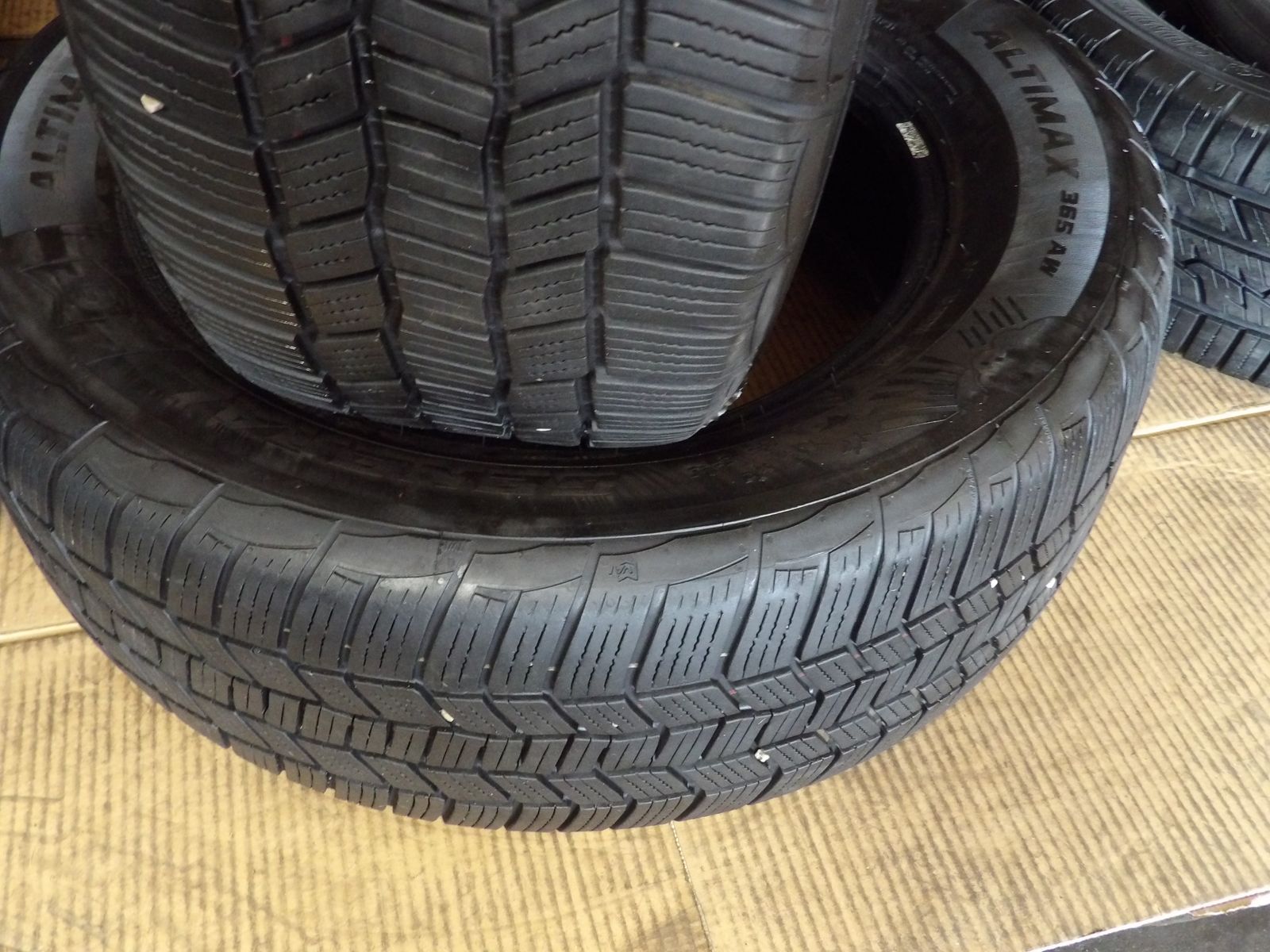 235/65R17 GENERAL ALTIMAX PAIR OF TWO USED TIRES