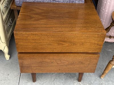 Beautiful PAIR of vintage Mid Century Modern nightstands MCM by American of Martinsville