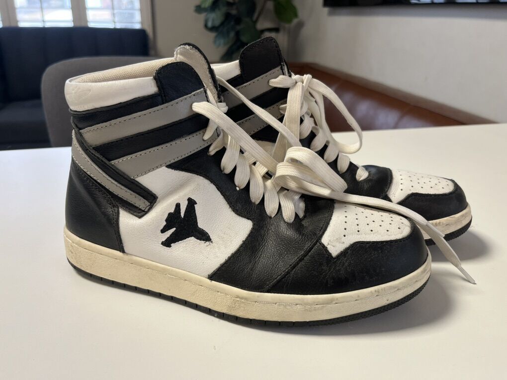 Size 8 Women's, 7 Men's, Duchess Air Rollouts shoe