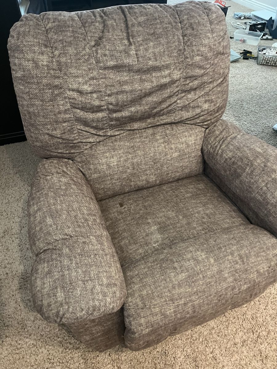 Brown lazy-Z-Boy chair, located in Saratoga Spgs
