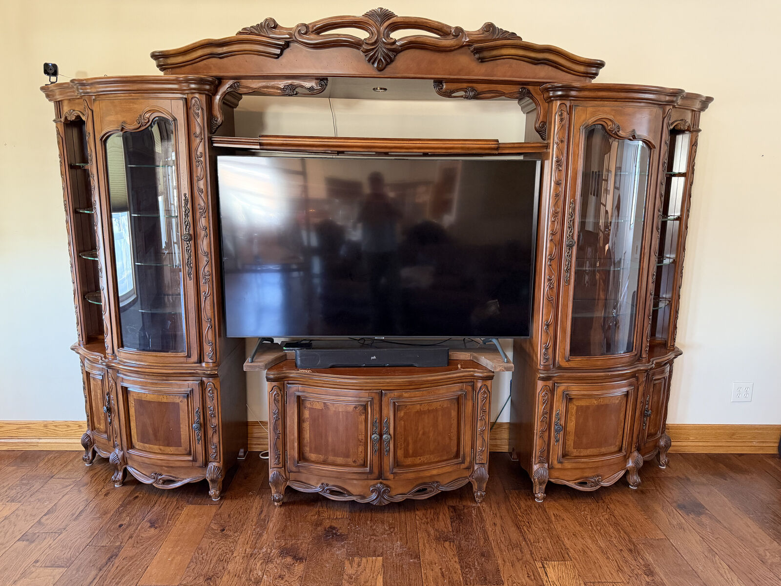 Entertainment Wall (Tressor)