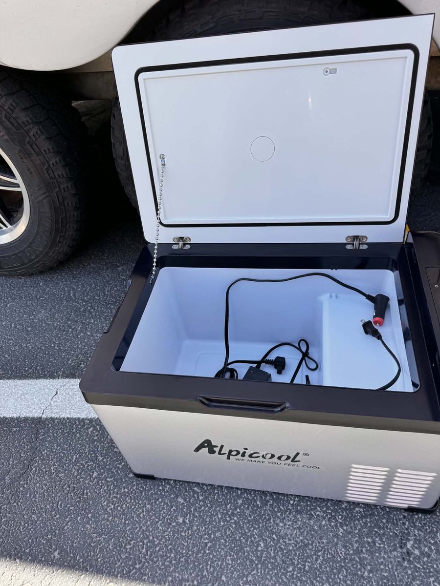 Alpicool C30 (32 Qt / 30L)  Electric portable regrigerator freezer