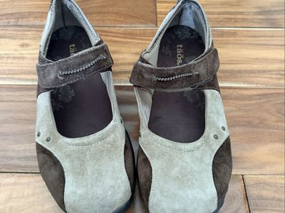 Women Size 9 Taos Brand Suede Mary Jane Shoes