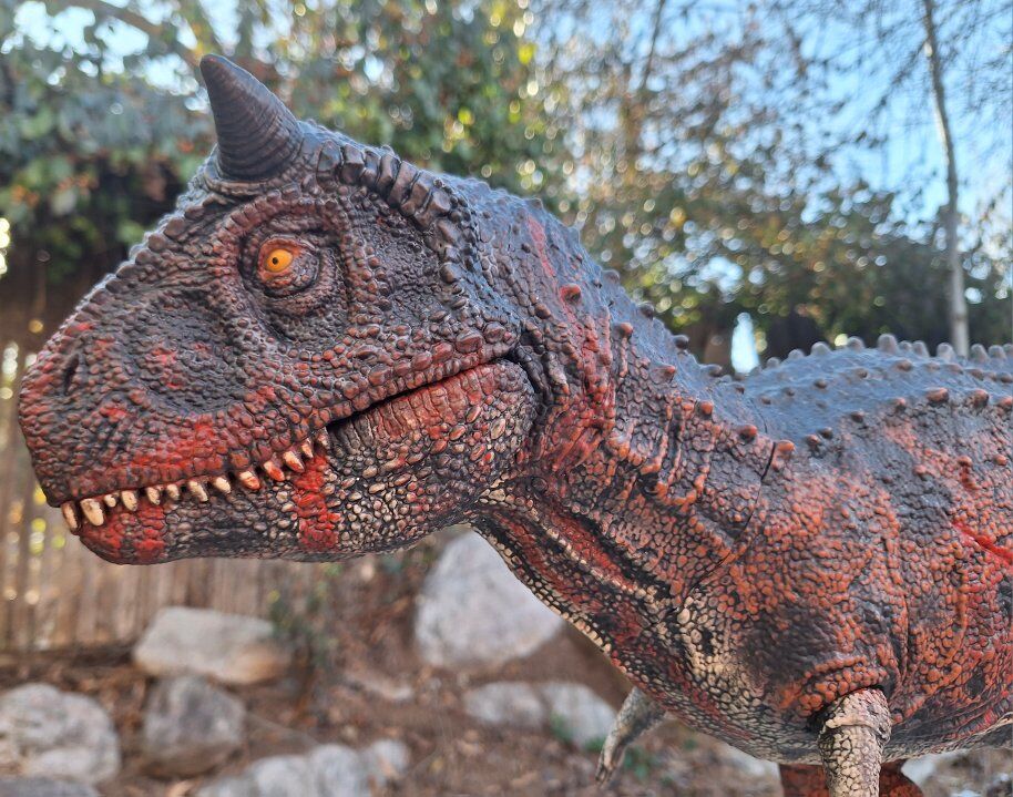 Awesome 3ft Jurassic World Carnotaurus