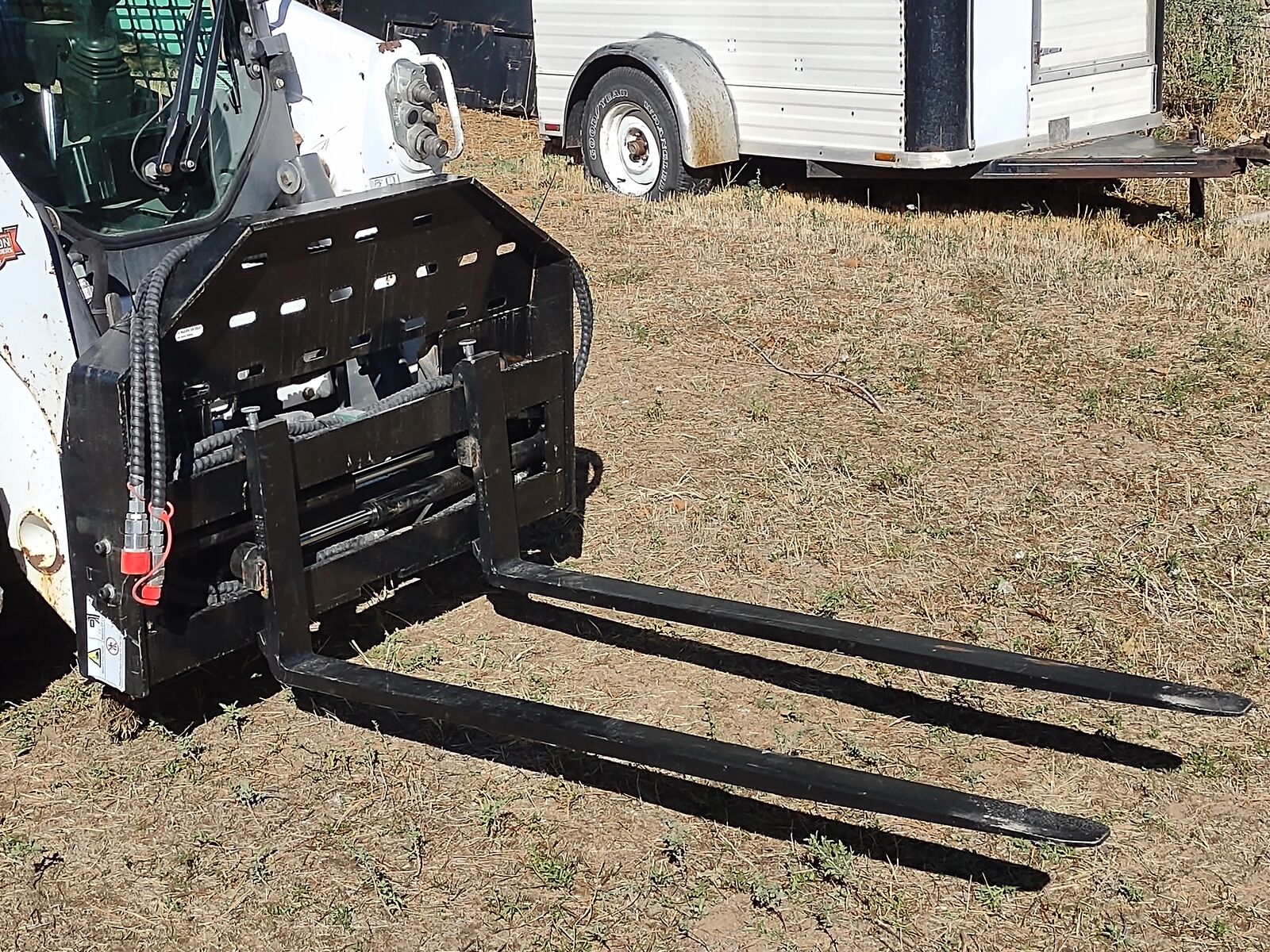 Skid steer hydraulic forks