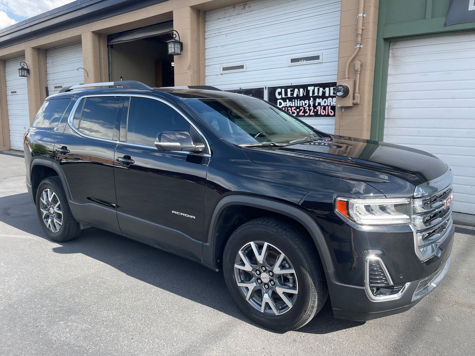 2023 GMC Acadia SLT