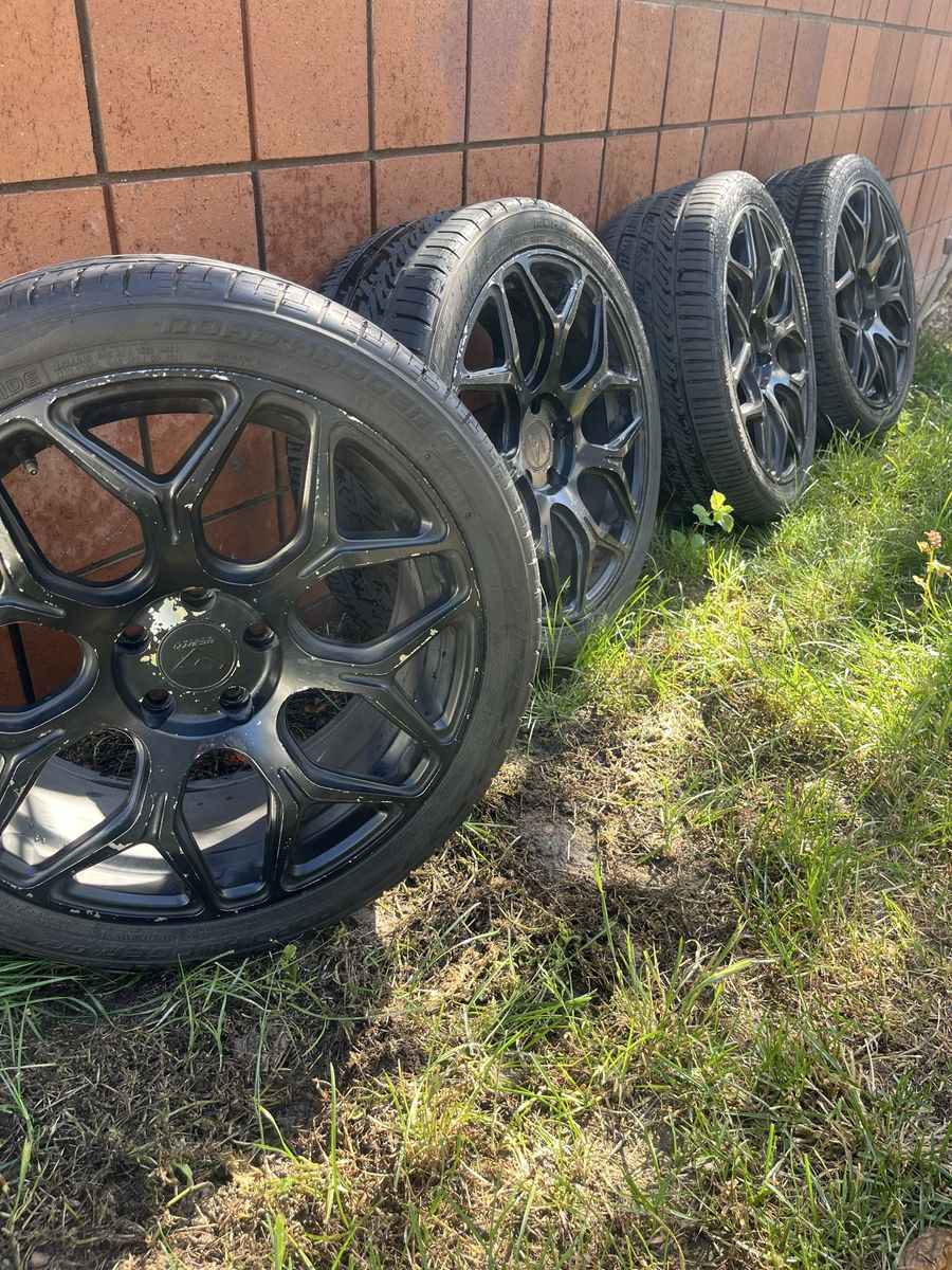 Audi rim with wheel