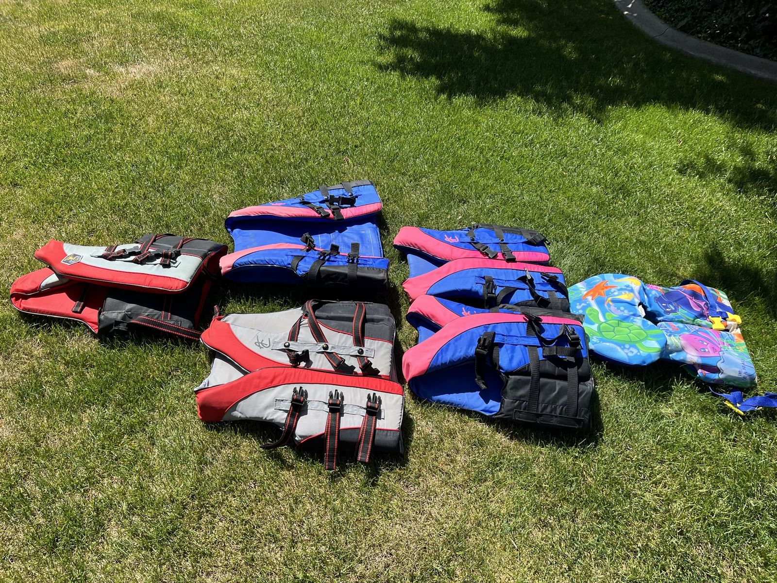 Life jackets for the whole fam damily!  1 lg, 2 med, 2 small, 1 toddler. Americas Cup high quality. $20 ea obo.