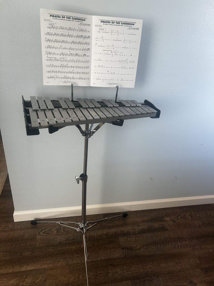 Yamaha Student Bell Kit Glockenspiel Percussion Set with Stand & Carrying Case
