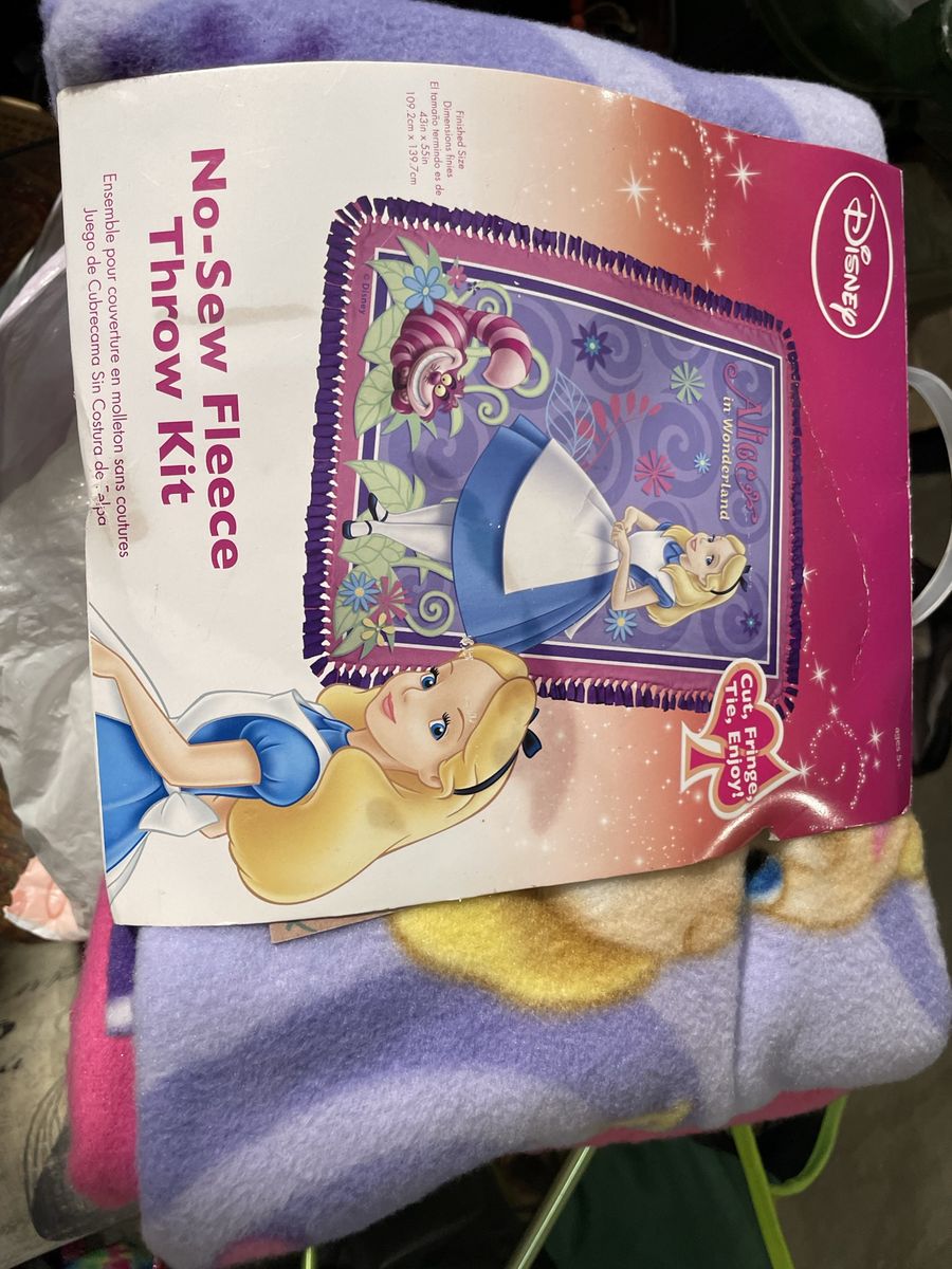 Alice in wonderland no-sew blanket