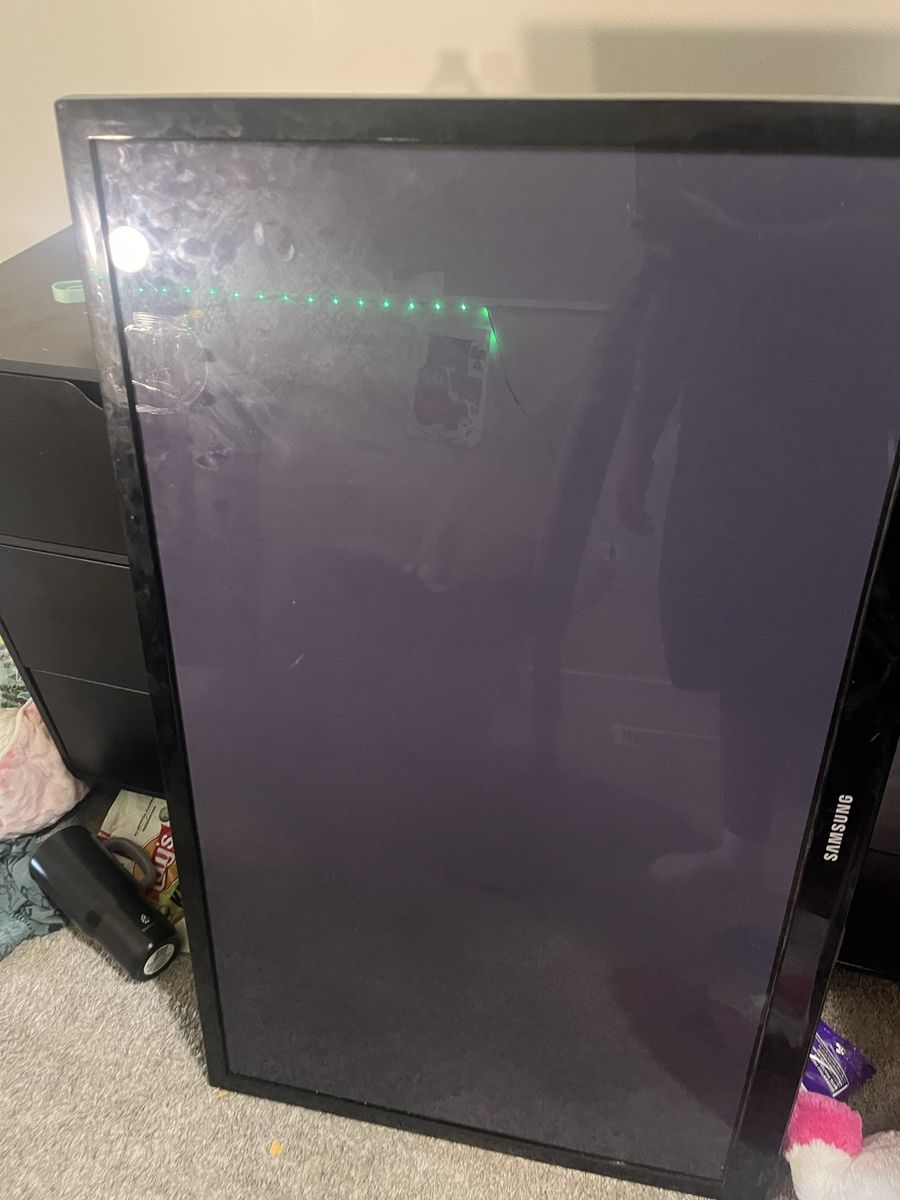 Samsung TV with Wall Mount