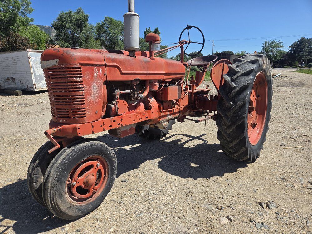 IHC farmall H tractor