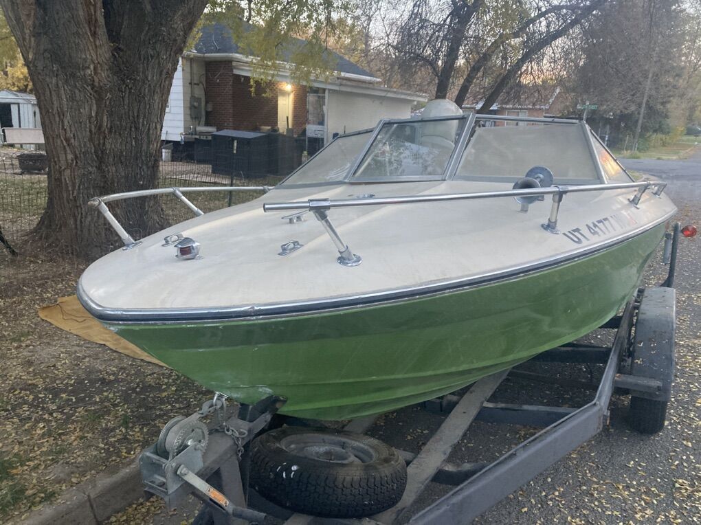 1977 Reinall 19' Project Boat W/ 200HP Motor