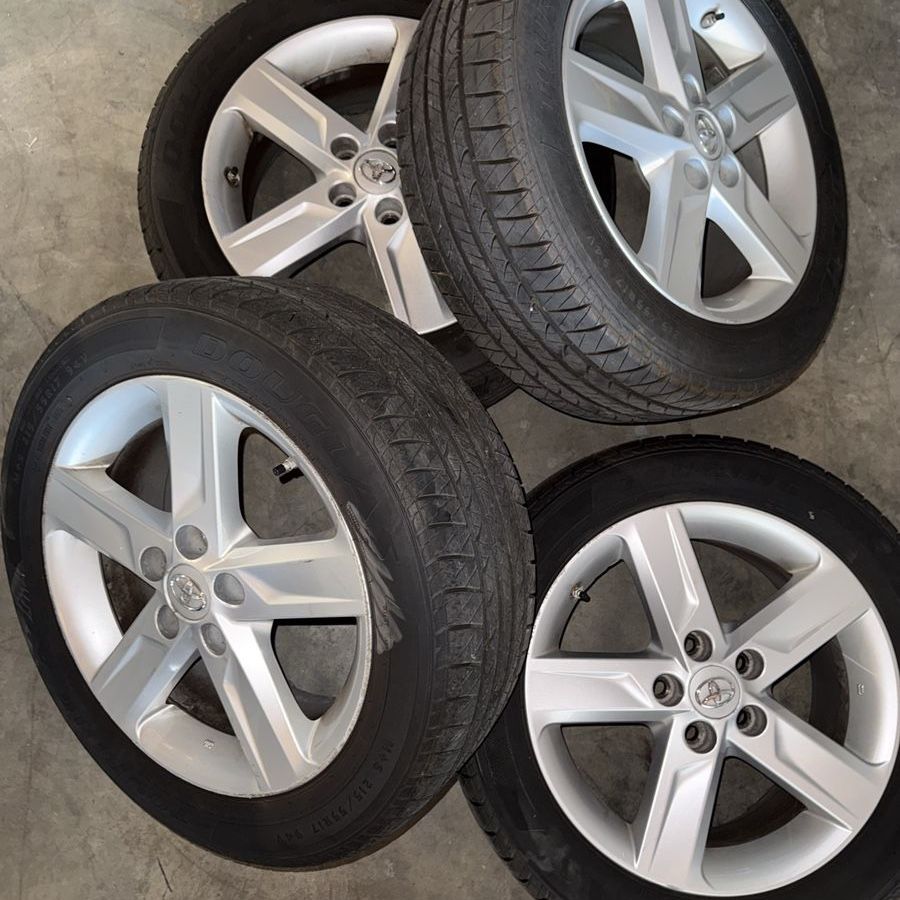 Toyota 17" 215/55 R17 OEM Wheels & Douglas/Touring Tires Set of 4 - Used- Like new