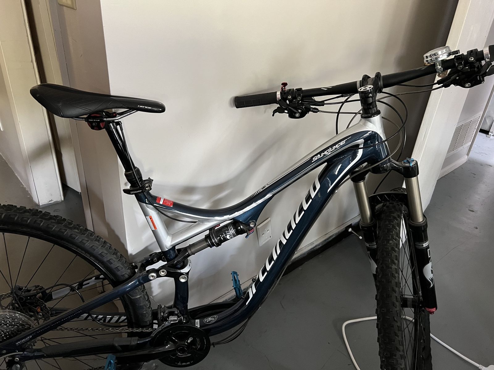 Specialized Stumpjumper 29’s FSR Alloy.