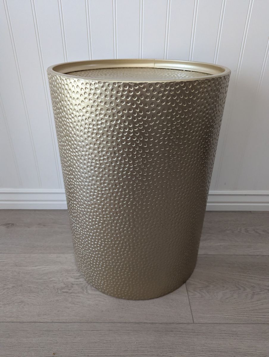 Side Table/End Table/Night Stand