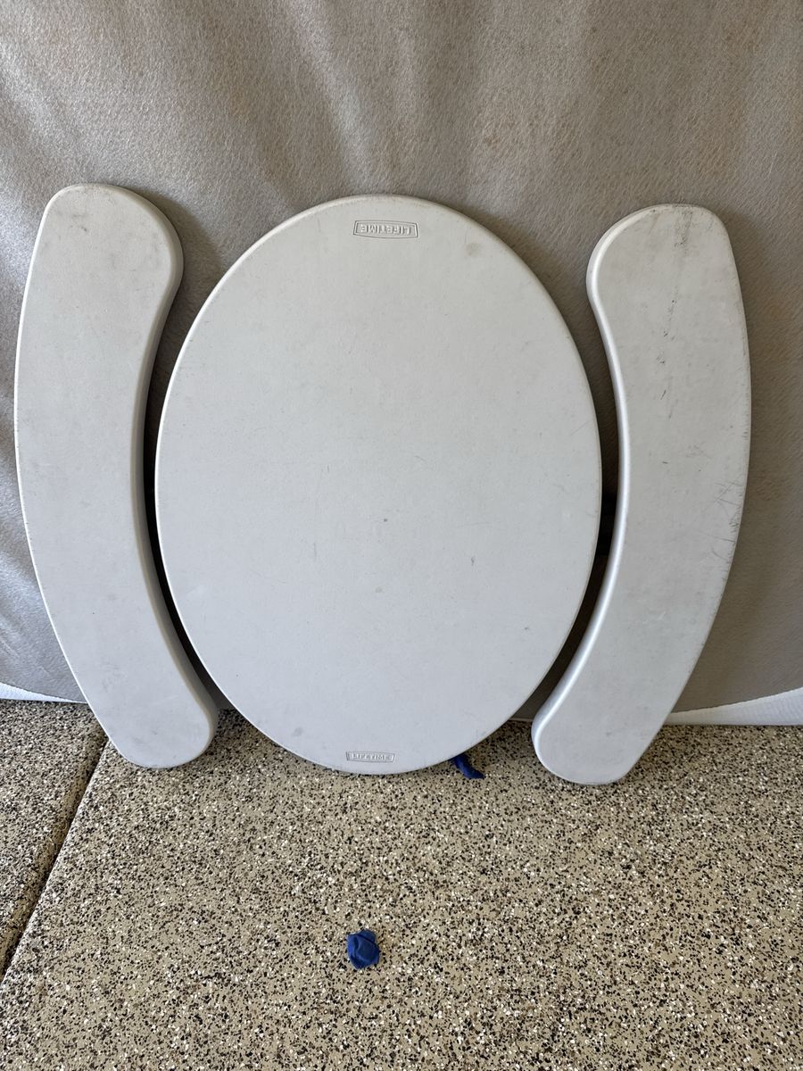 Lifetime Grey Round picnic table, Standard Size, Durable Plastic