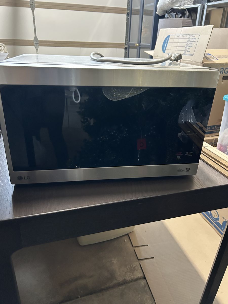 LG NeoChef Smart Inverter Microwave