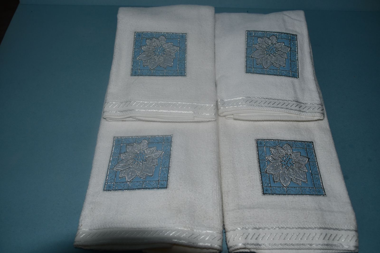 4 NEW CHRISTMAS HAND TOWELS ~ METALLIC POINSETTIA ~ 16" x 25" ~ 100% COTTON ~ PRETTY ~ QUALITY!
