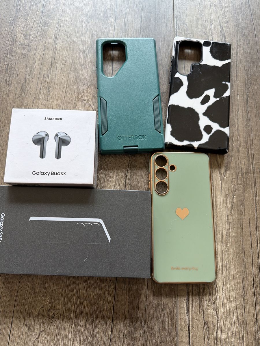 Samsung Galaxy 25+ and Samsung Buds3 Wireless Earbuds Silver with Charging Case and Box