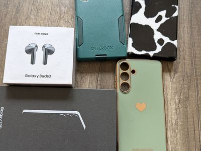 Samsung Galaxy 25+ and Samsung Buds3 Wireless Earbuds Silver with Charging Case and Box