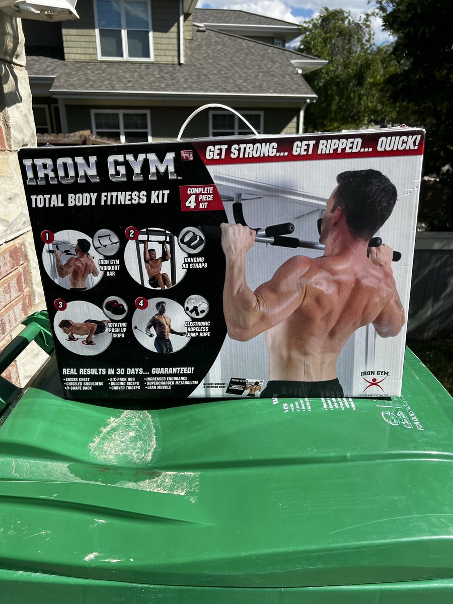 Iron Gym Total Body Fitness Kit 4-Piece Workout Bar, Ab Straps, Push Up Grips, Jump Rope
