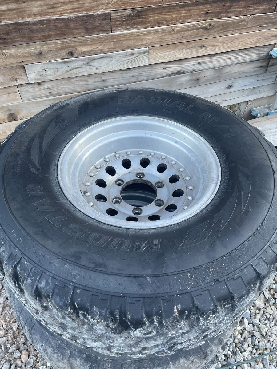 33x12.5x15 Tires on 6x5x5 Aluminum Rims