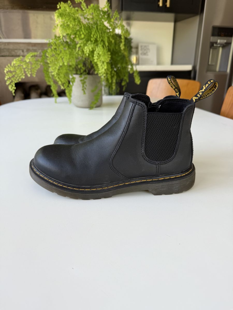 Doc Dr. Martens Kids Black Leather Chelsea Boots - Size 6 (Woman’s size 7)