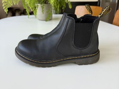 Doc Dr. Martens Kids Black Leather Chelsea Boots - Size 6 (Woman’s size 7)