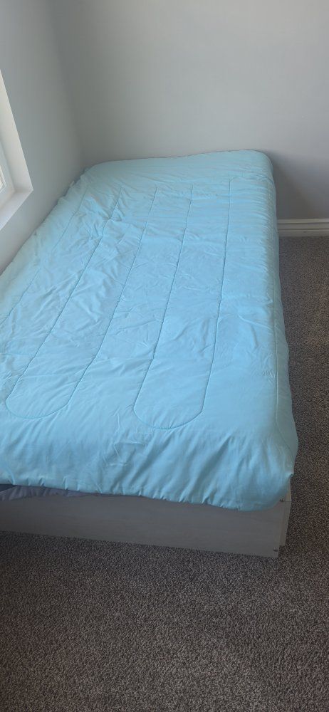 Light Blue Twin Size Comforter - Soft & Cozy Bedding