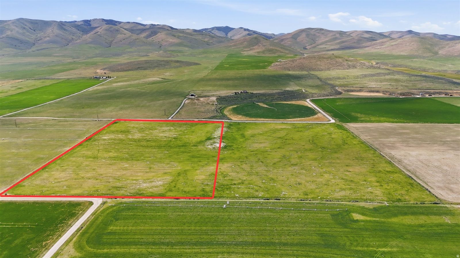 ️ Peaceful Country Living on 25 Acres with Stunning Mountain Views!
