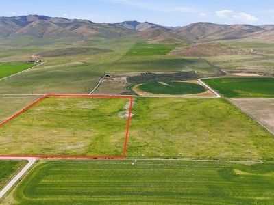 ️ Peaceful Country Living on 25 Acres with Stunning Mountain Views!