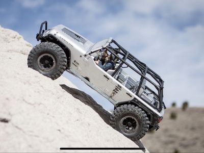 Axial SCX10 II Jeep Rubicon RC Crawler 4x4 with Remote Control - Ready to Run