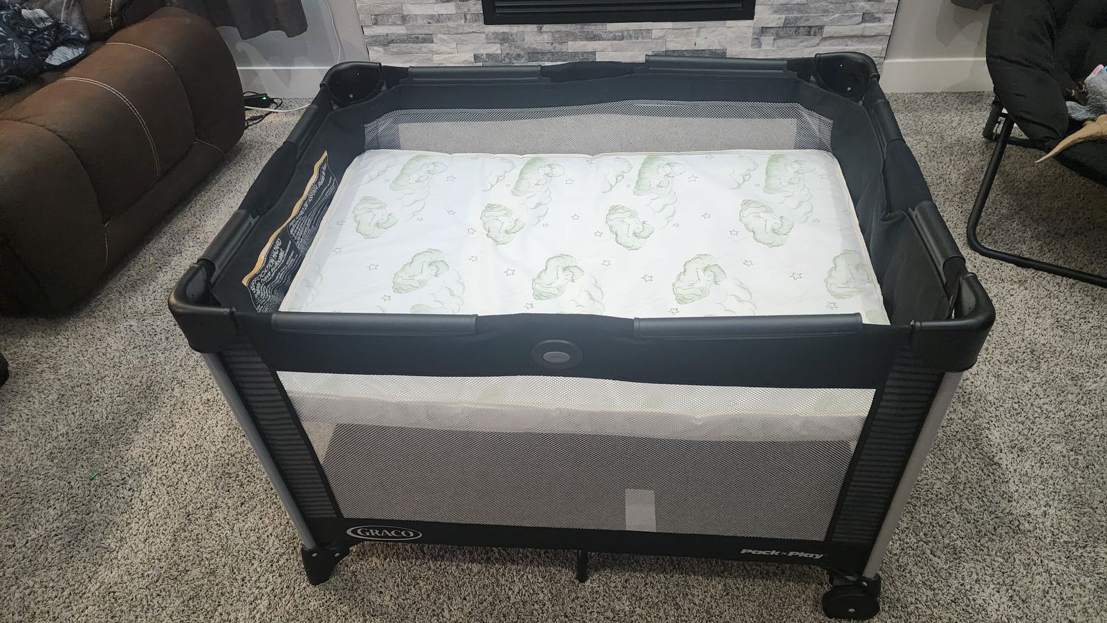 Graco Pack n Play On the Go Playard