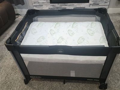Graco Pack n Play On the Go Playard