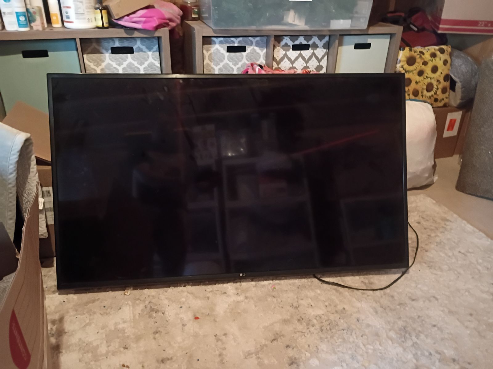 LG 55" 4K UHD Smart TV + Wall Mount