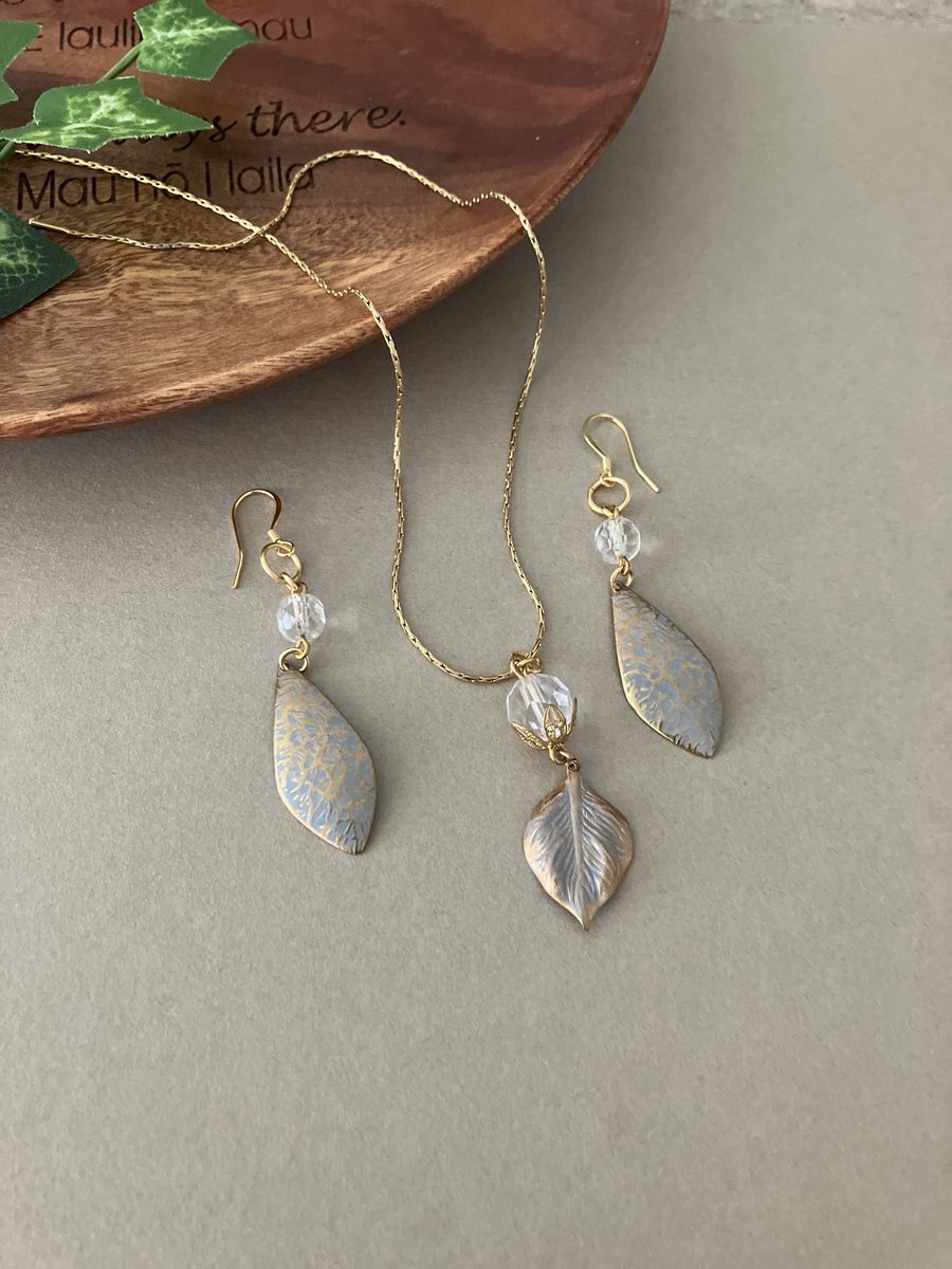 Vintage Style Brass & Crystal Pendant Necklace With Earrings