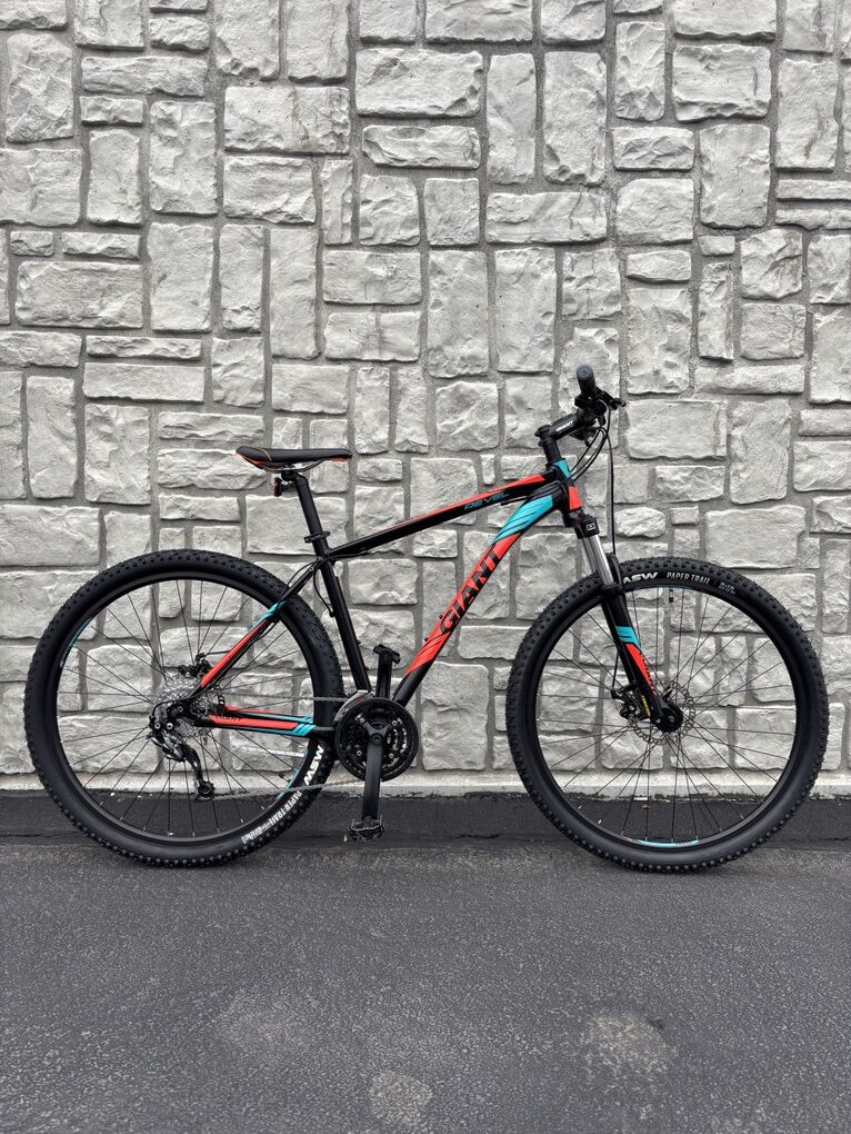 Giant Revel Mountain Bike - Size Large