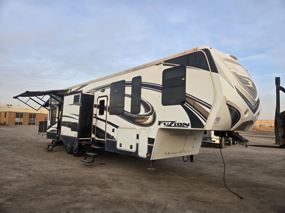 2014 Keystone Fuzion 342 Blizzard Package