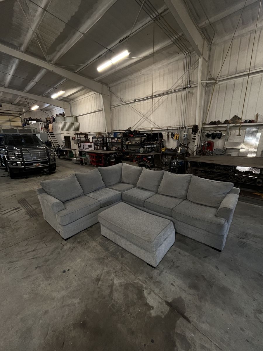 10’x8’ Gray Knit Fabric Sectional W/ Ottoman