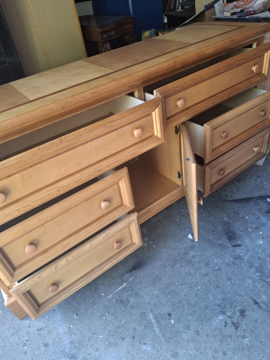 real wood natural stain 6 drawers dresser with cubby/cordova