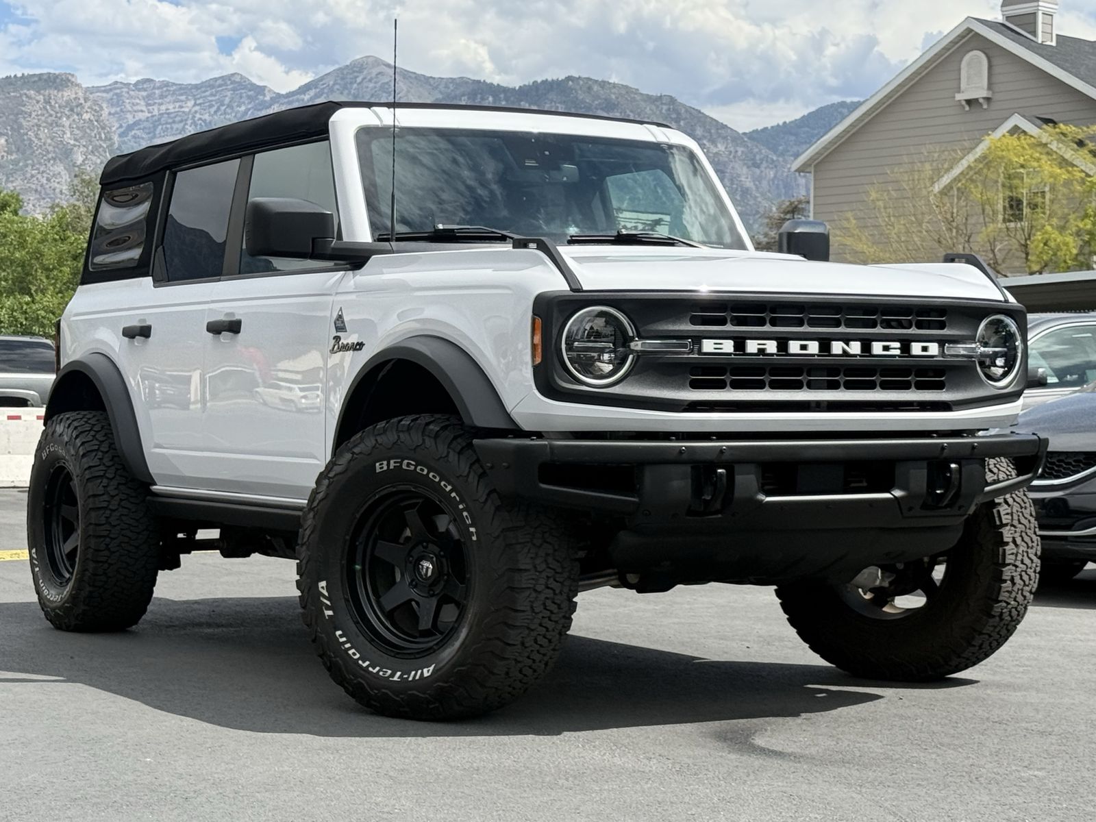 2023 Ford Bronco Black Diamond — rebuilt & branded title, 26% below market