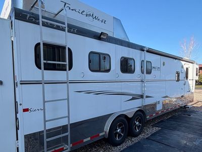 2014 4H Living Quarters w/on-board generator