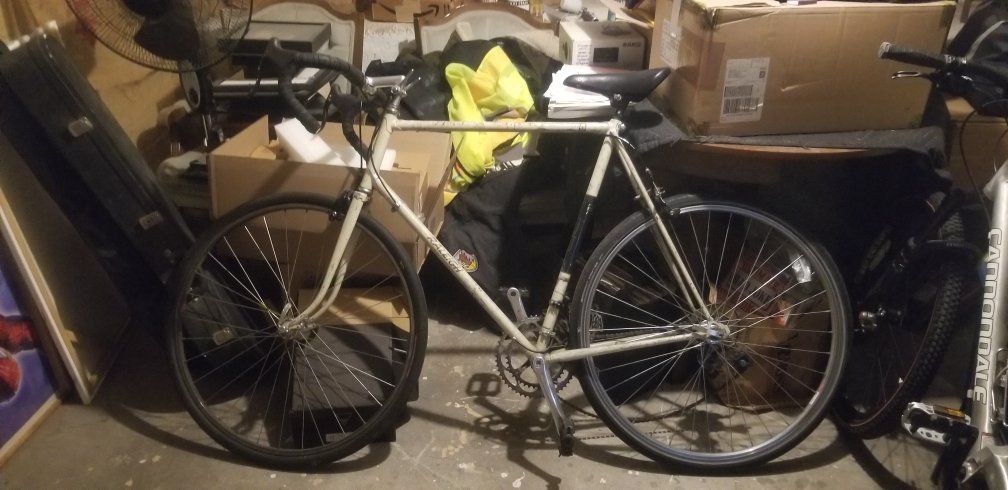 Raleigh Vintage 10 Speed Road Bike - Cream Frame, Drop Handlebars, Classic Design