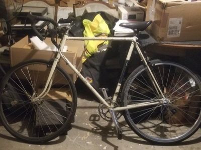 Raleigh Vintage 10 Speed Road Bike - Cream Frame, Drop Handlebars, Classic Design
