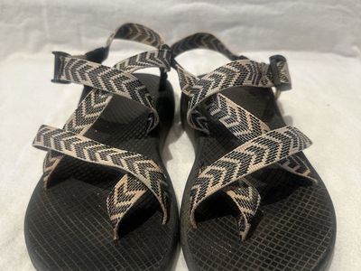 Chaco women’s size 8 black/cream, hiking sandals